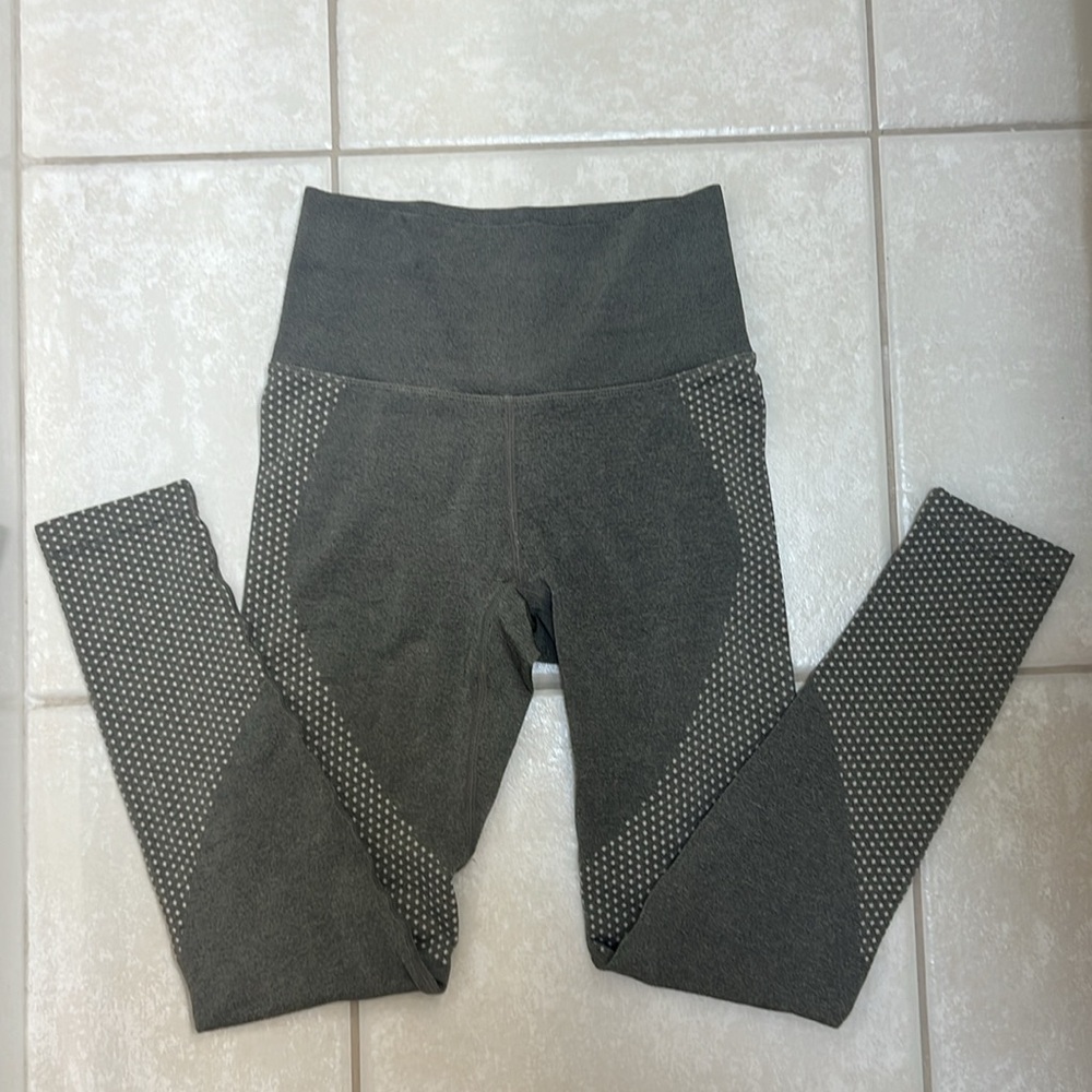 JoyLab Women's High-Rise Gray/Cream Patterned Seamless 7/8 Leggings, XS, EUC - Picture 2 of 8